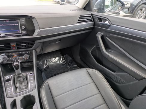 Used 2024 Volkswagen Jetta SE w/ Panoramic Sunroof Package FWD image 16
