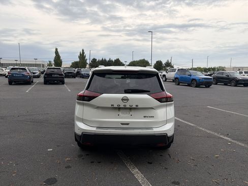 Used 2024 Nissan Rogue SV w/ SV Premium Package AWD/4WD image 6