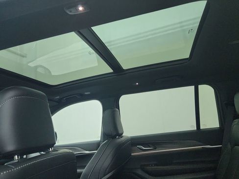 New 2025 Jeep Grand Cherokee L Limited image 15