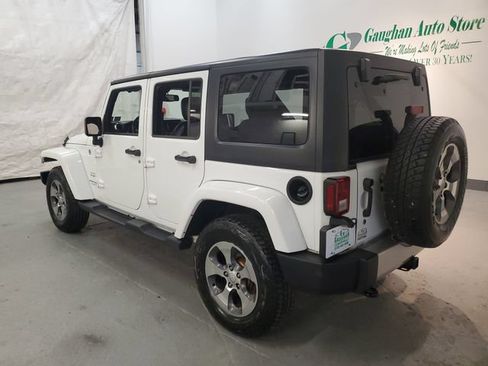 Used 2018 Jeep Wrangler Unlimited Sahara w/ Connectivity Group AWD/4WD image 4