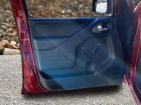 Used 2015 Nissan Frontier S image 15