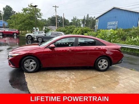 Used 2024 Hyundai Elantra SE FWD image 5