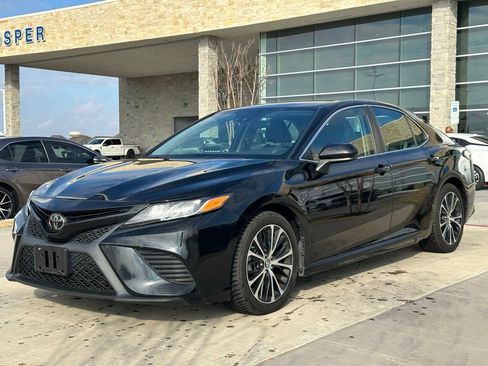 Used 2019 Toyota Camry L image 7