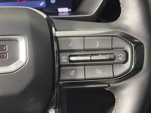 Used 2025 GMC Canyon AT4 w/ Technology Plus Package AWD/4WD image 18