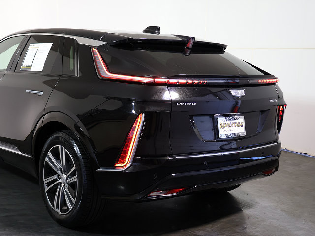 Used 2024 Cadillac Lyriq Luxury AWD/4WD image 11