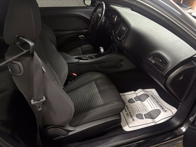 Used 2021 Dodge Challenger SXT w/ Driver Convenience Group RWD image 13