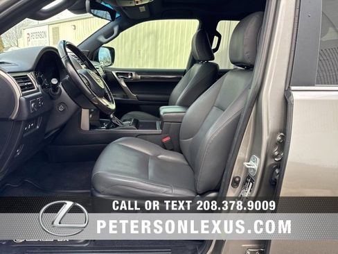 Used 2020 Lexus GX 460 Premium w/ Premium Package image 24