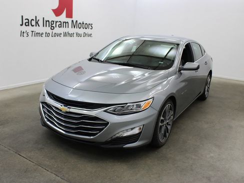 Used 2024 Chevrolet Malibu LT FWD image 2