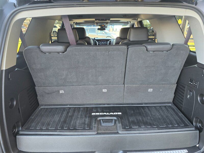 Used 2017 Cadillac Escalade Premium Luxury AWD/4WD image 24