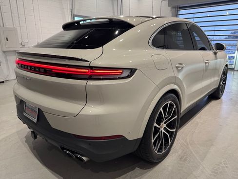 Used 2025 Porsche Cayenne Coupe AWD/4WD image 7