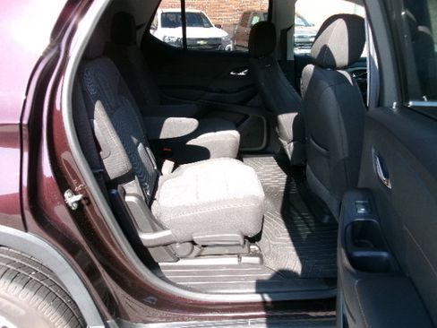 Used 2021 Chevrolet Traverse LT FWD image 13