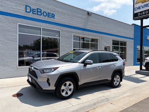 Used 2021 Toyota RAV4 XLE w/ XLE Grade Weather Package AWD/4WD image 1