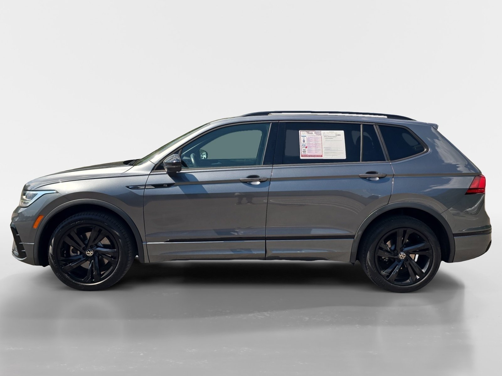 Used 2023 Volkswagen Tiguan SE R-Line FWD image 2