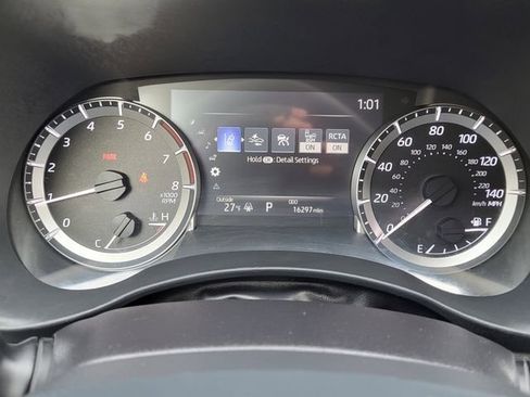 Used 2025 Toyota Highlander XLE image 14