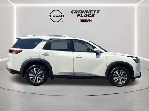 Used 2024 Nissan Pathfinder SL AWD/4WD image 28