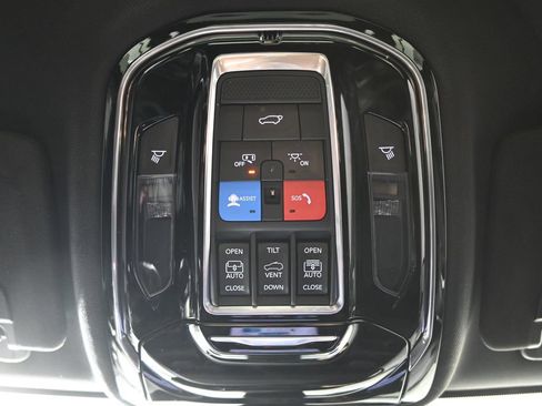 Used 2022 Jeep Grand Cherokee Overland AWD/4WD image 32