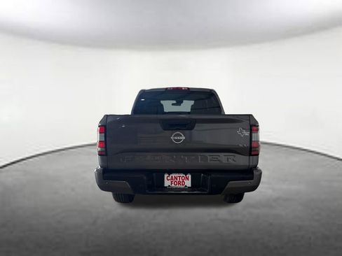 Used 2022 Nissan Frontier SV w/ Technology Package image 4