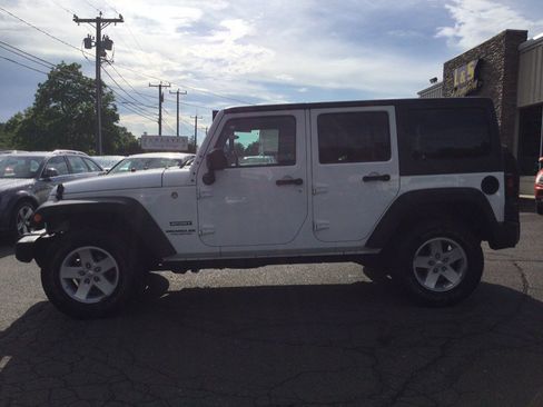 Used 2017 Jeep Wrangler Unlimited Sport w/ Quick Order Package 24S AWD/4WD image 11