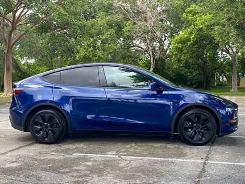 Used 2024 Tesla Model Y Long Range AWD/4WD image 10