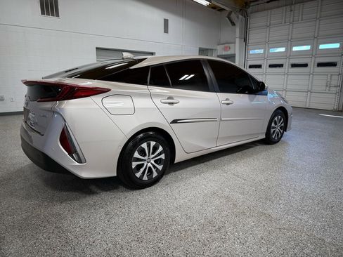 Used 2021 Toyota Prius Prime Limited image 4