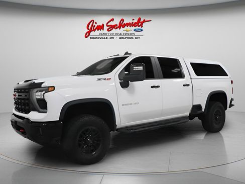 Used 2024 Chevrolet Silverado 2500 ZR2 w/ Technology Package AWD/4WD image 2