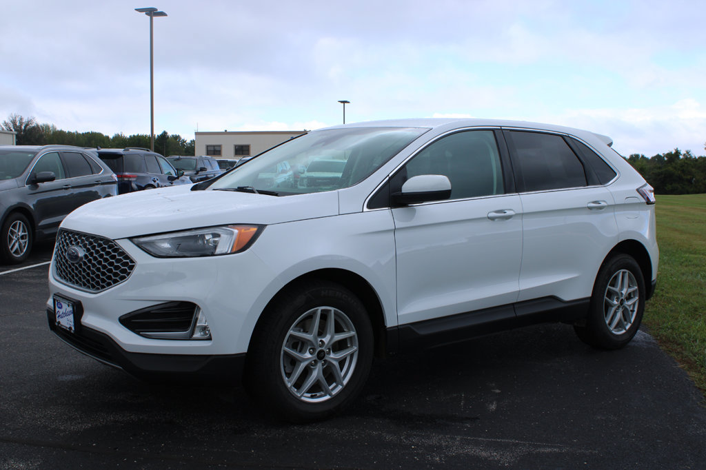 Used 2024 Ford Edge SEL w/ Convenience Package AWD/4WD image 3