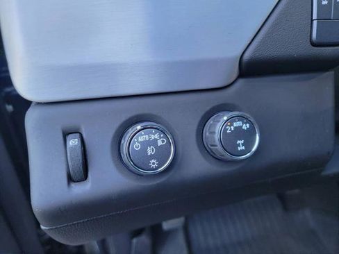 Used 2018 GMC Yukon XL SLE image 13