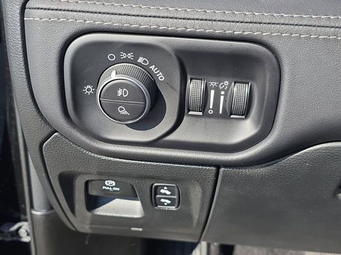 Used 2025 RAM 1500 Limited image 22