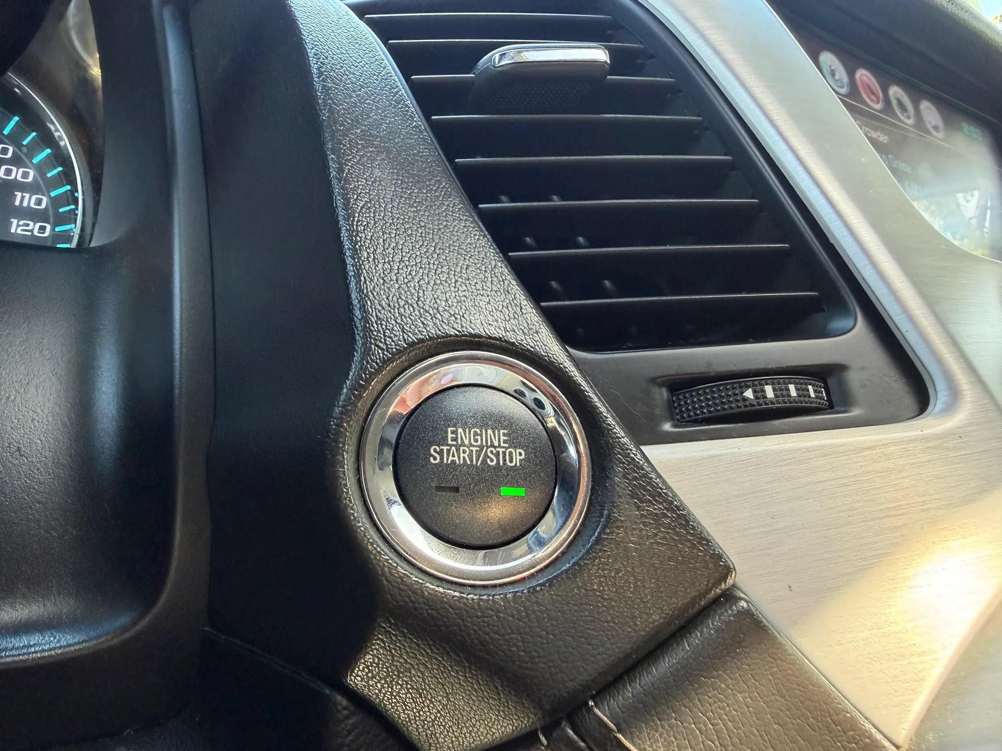 Used 2020 GMC Yukon XL SLT AWD/4WD image 35