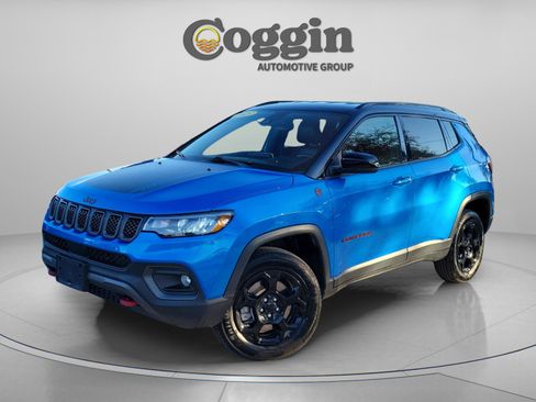 Used 2023 Jeep Compass Trailhawk image 1