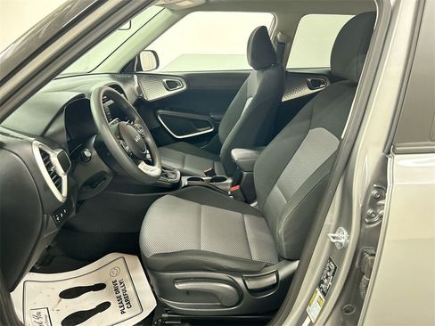 Certified 2023 Kia Soul LX image 9