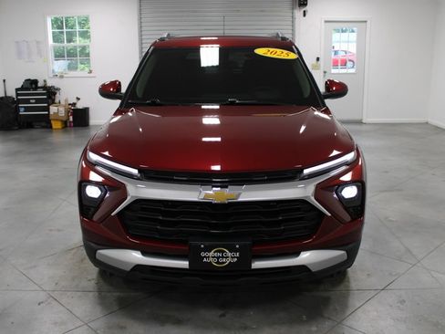 Used 2025 Chevrolet TrailBlazer LT w/ LT Cold Weather Package FWD image 3