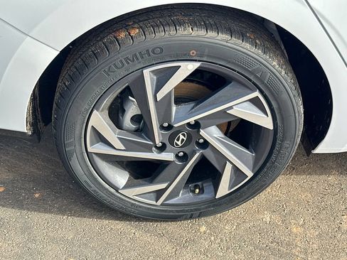 Certified 2025 Hyundai Elantra Sport FWD image 17