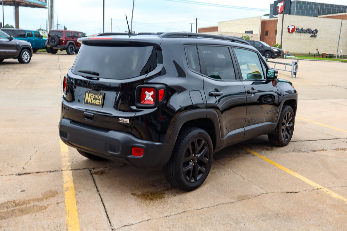 Used 2023 Jeep Renegade Altitude w/ Sun/Sound Group AWD/4WD image 5