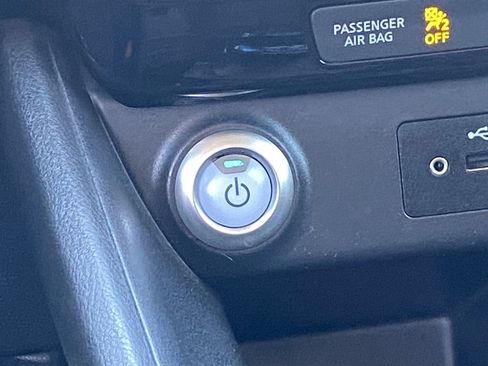 Used 2019 Nissan Leaf SV w/ SV Technology Package FWD image 22