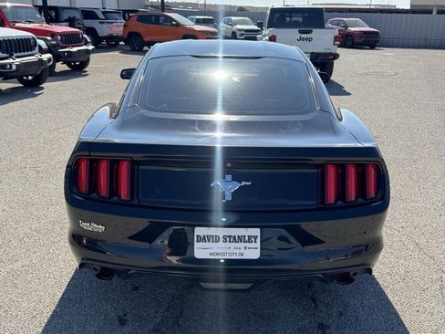 Used 2016 Ford Mustang Coupe image 5
