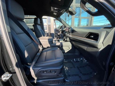 Used 2026 Chevrolet Suburban LT image 25