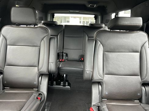 Used 2021 Chevrolet Suburban High Country RWD image 13