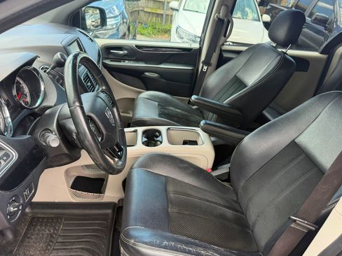 Used 2017 Dodge Grand Caravan SXT FWD image 10