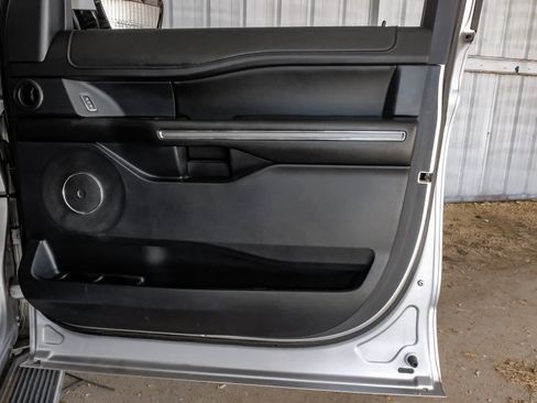 Used 2020 Ford Expedition XLT w/ Equipment Group 202A AWD/4WD image 46