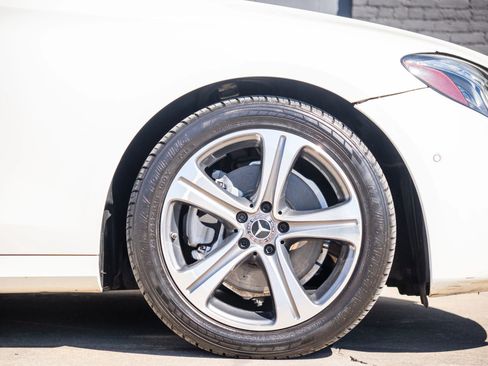 Used 2018 Mercedes-Benz E 300 4MATIC w/ Premium 2 Package image 32