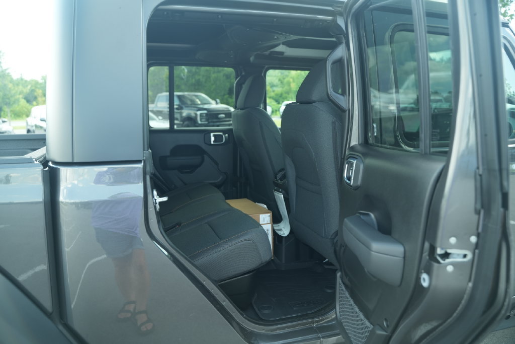 New 2026 Jeep Gladiator Sport AWD/4WD image 19
