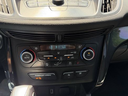 Used 2019 Ford Escape SE FWD image 23
