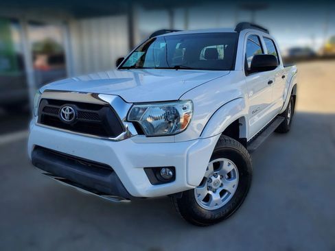 Used 2015 Toyota Tacoma PreRunner w/ TRD Off-Road Package image 2