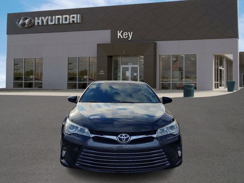 Used 2017 Toyota Camry LE image 8
