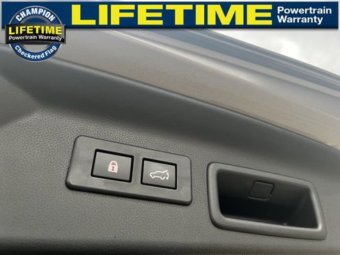 Used 2025 Subaru Forester Premium image 12