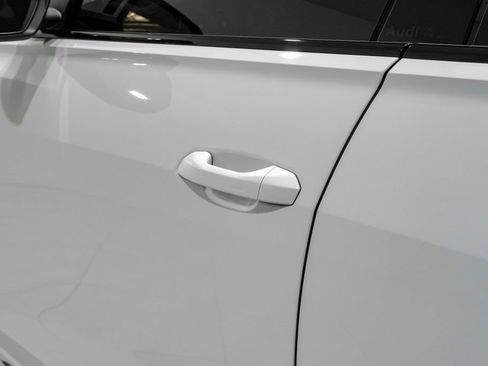 Used 2024 Audi Q8 Prestige image 34