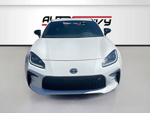 Used 2022 Toyota GR86 image 2
