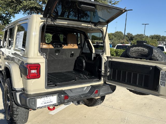 Used 2022 Jeep Wrangler Unlimited Rubicon w/ LED Lighting Group AWD/4WD image 13