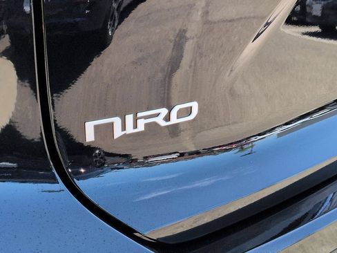 Used 2025 Kia Niro EX FWD image 33